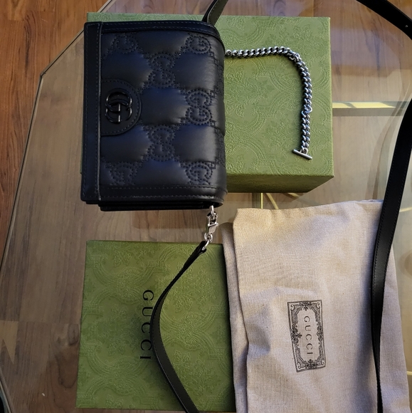 Authentic Gucci Matellase Mini Chain Link Bag - Picture 6 of 10